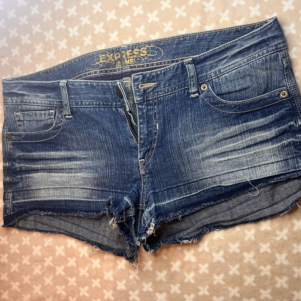 Express Distressed Denim Shorts - Picture 4 of 6
